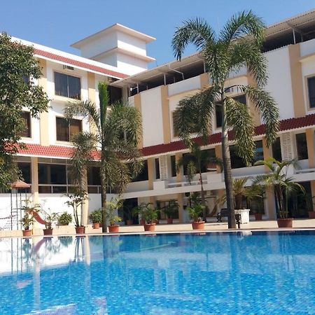 Resort Silver Hills Lonavala Bagian luar foto