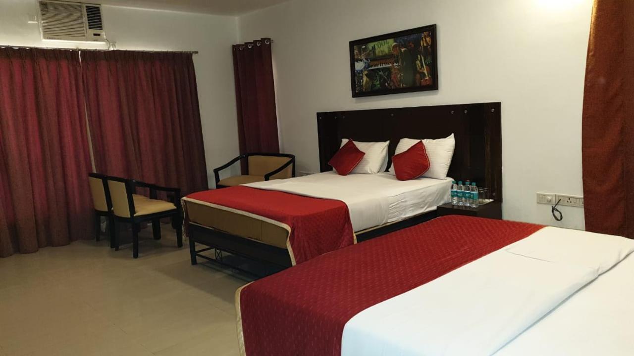Resort Silver Hills Lonavala Bagian luar foto