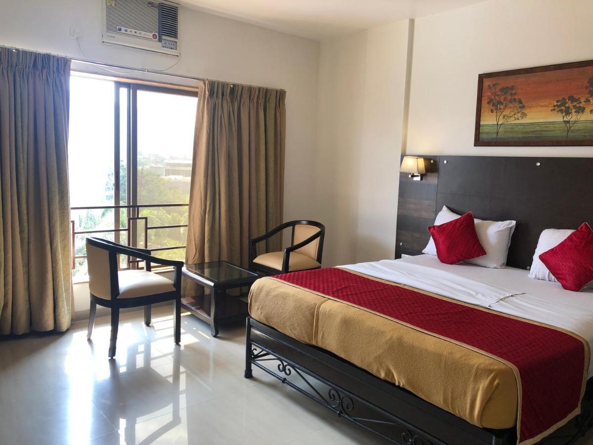 Resort Silver Hills Lonavala Bagian luar foto