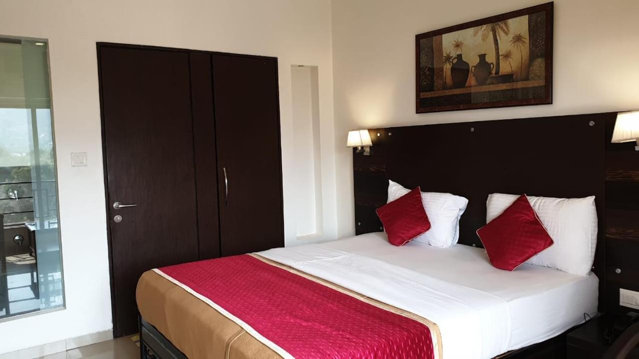 Resort Silver Hills Lonavala Bagian luar foto