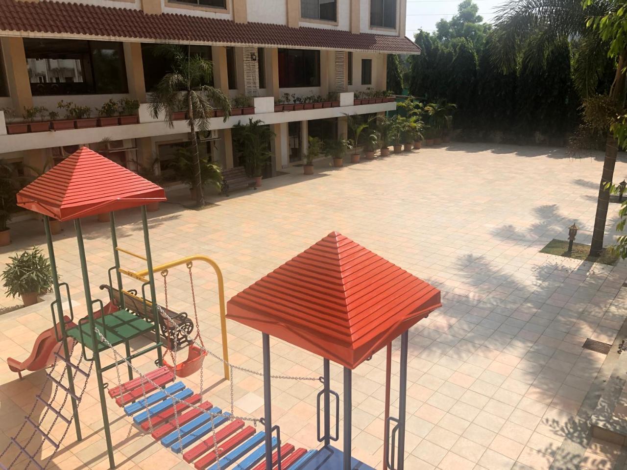 Resort Silver Hills Lonavala Bagian luar foto