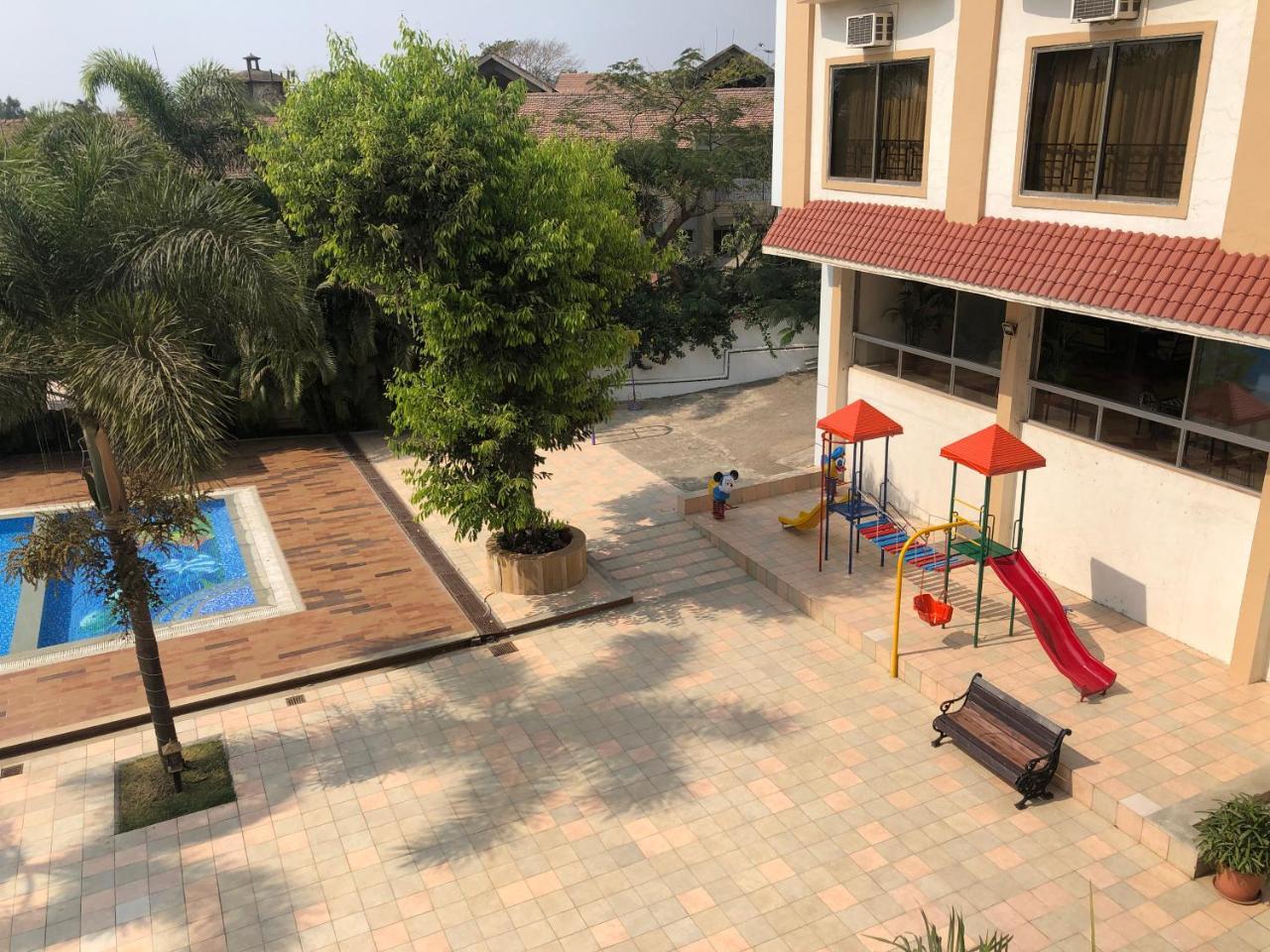 Resort Silver Hills Lonavala Bagian luar foto