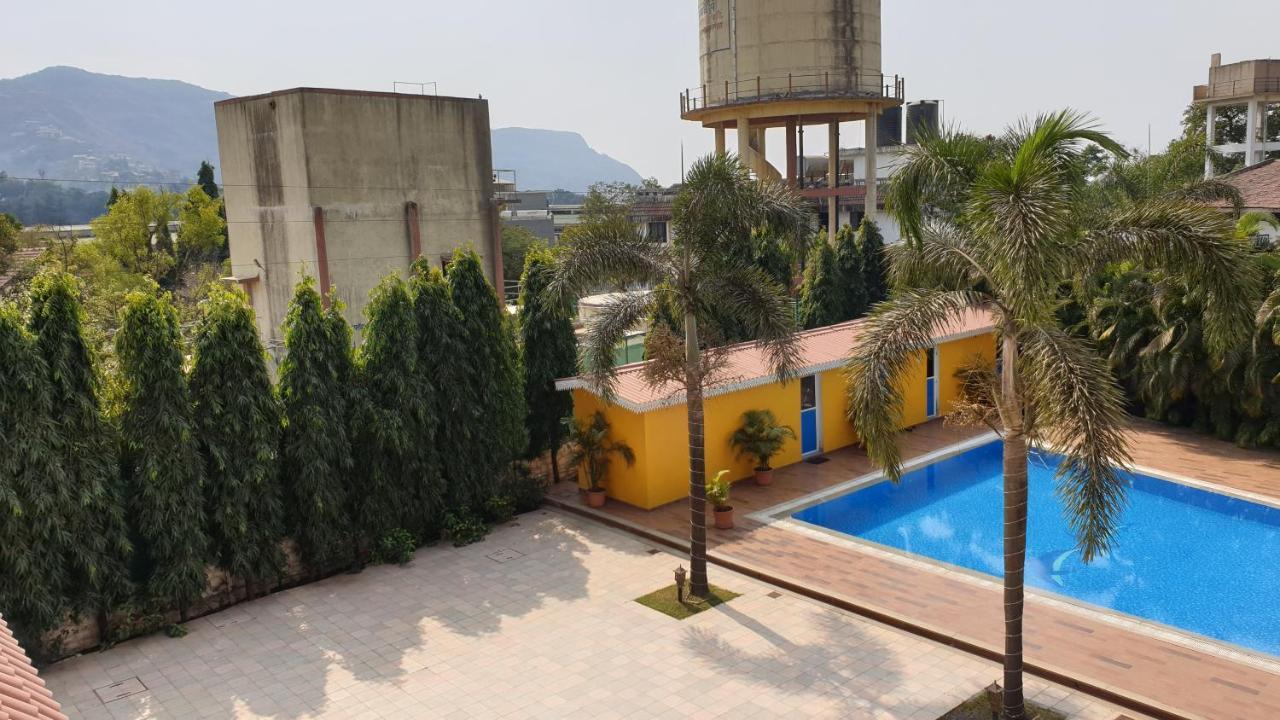 Resort Silver Hills Lonavala Bagian luar foto