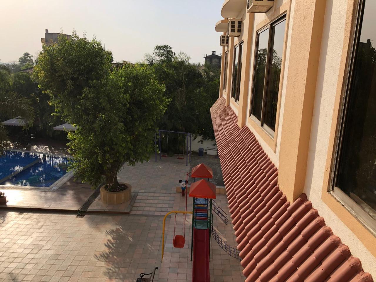Resort Silver Hills Lonavala Bagian luar foto