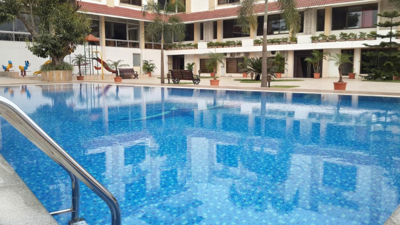 Resort Silver Hills Lonavala Bagian luar foto