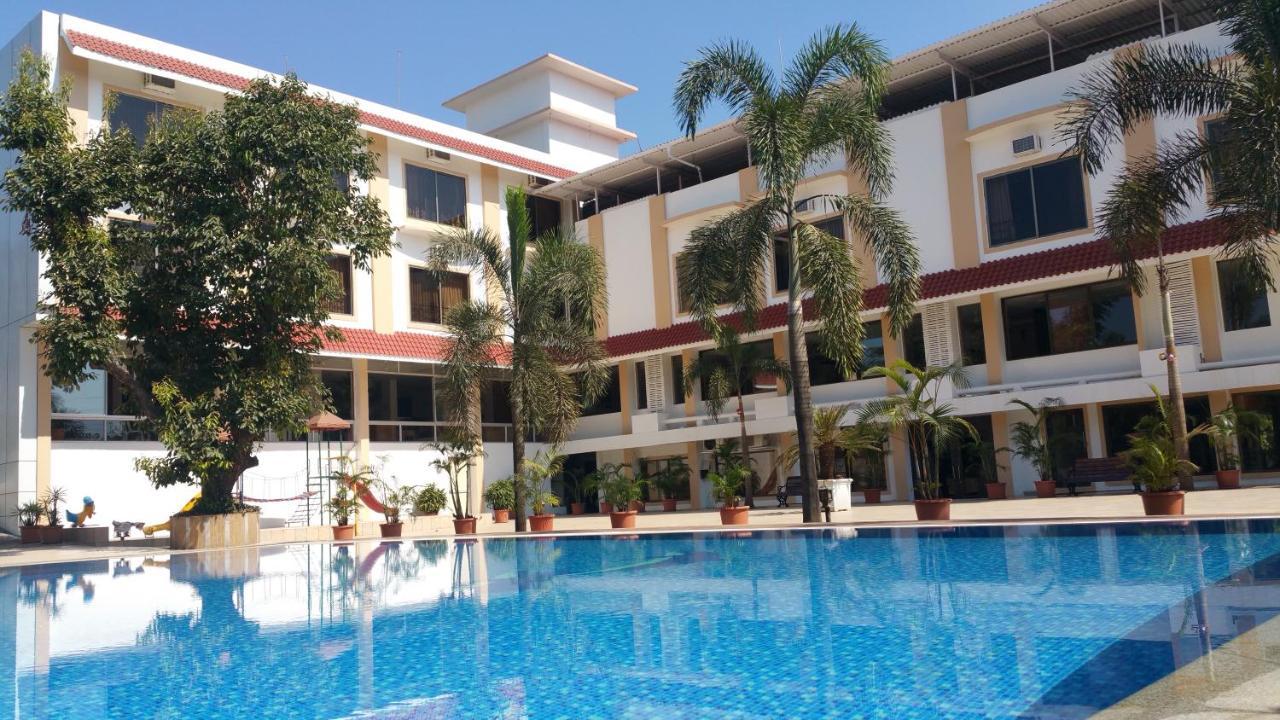 Resort Silver Hills Lonavala Bagian luar foto